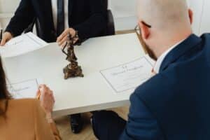 Δικηγόροι κληρονομικού δικαίου με εξειδίκευση σε αποδοχές και διαθήκες