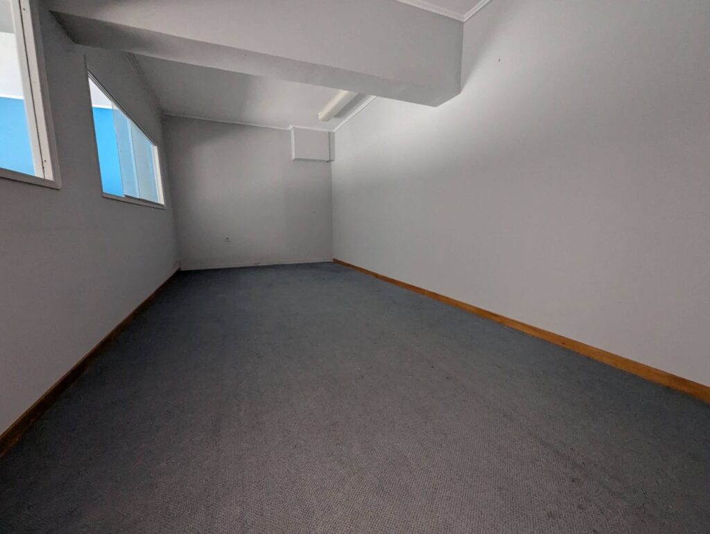 Εσωτερικός χώρος αποθήκης SAFE SPOTS στον Πειραιά για φύλαξη επίπλων και οικοσκευών